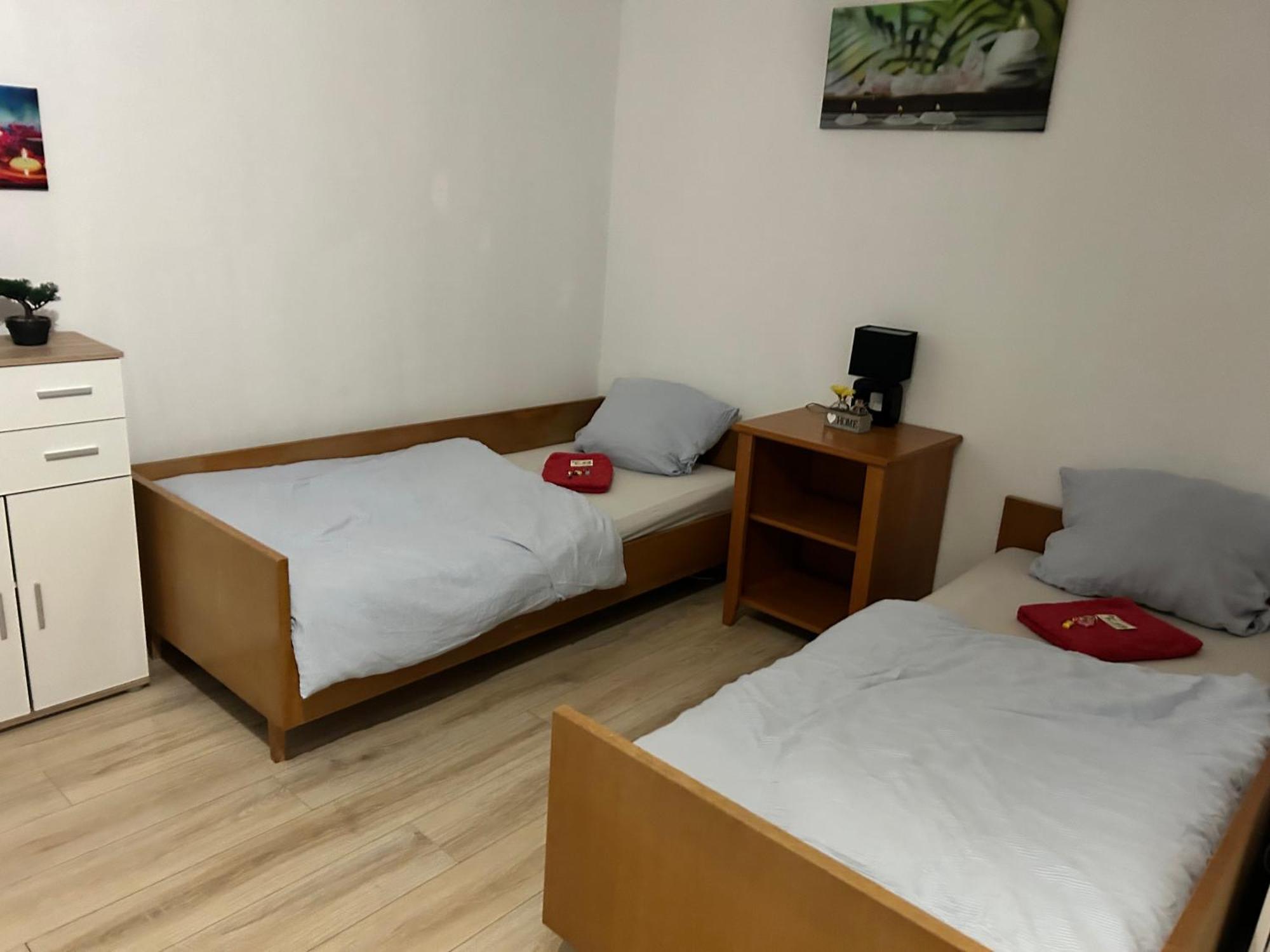 2-5 Bettzimmer Creglingen Buitenkant foto